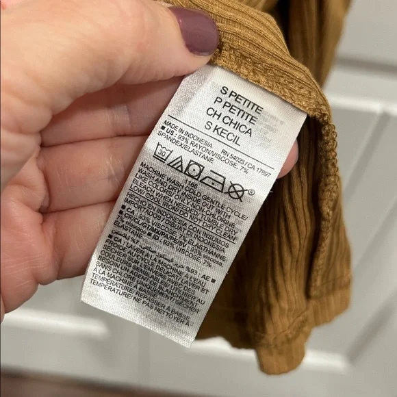 Old Navy Sleeveless Button-Front Tan Dress - Picture 6 of 6